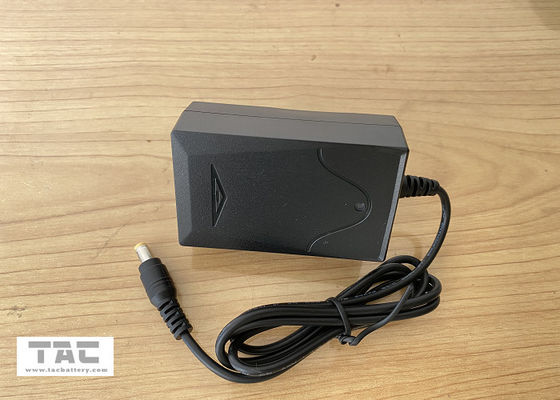 color portátil L78x W30x H42mm del negro de los cargadores de batería 12.6V 2A